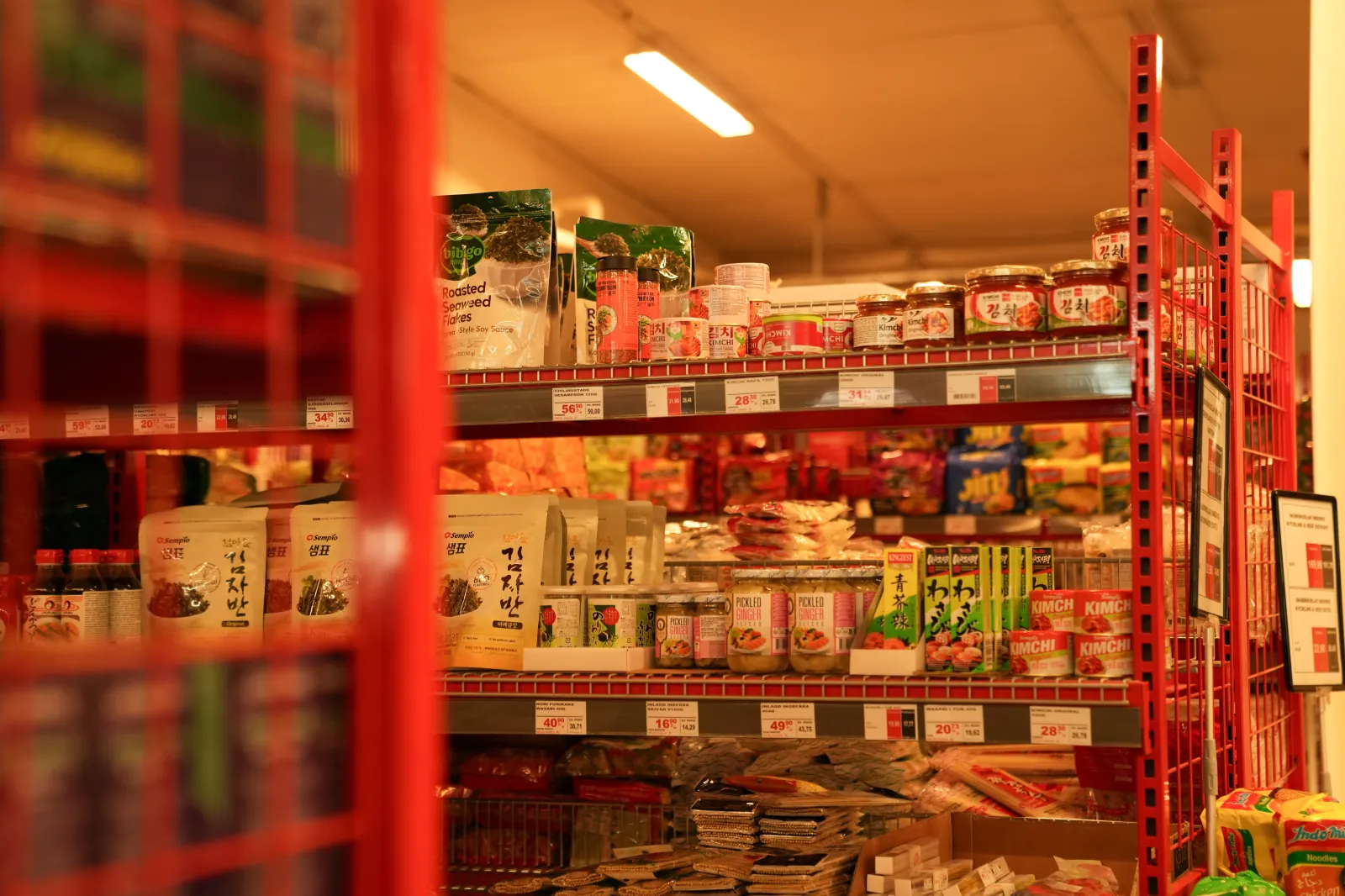 Hyllorna i XLFOODs butik
